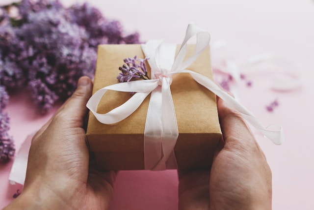 How to Create Personal Touch with UGC Video Content for Gift Boxes